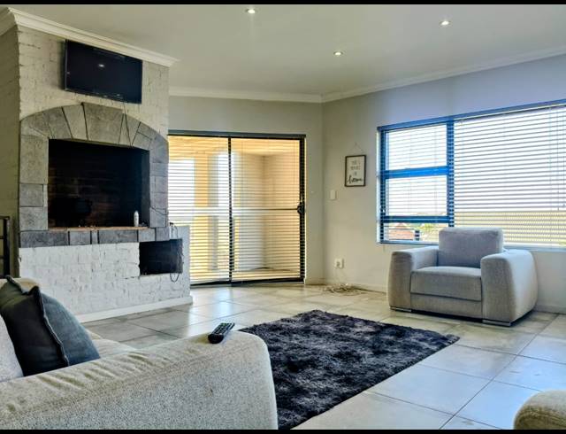 3 BEDROOM HOUSE FOR SALE IN ASTON BAY